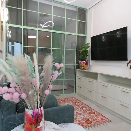 Luxury By The River Apartment *