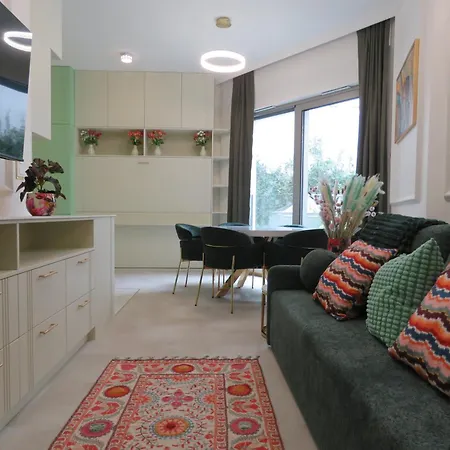 Luxury By The River Apartment
